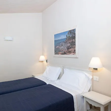 Nibaru 4* Capriccioli (Sardinia)