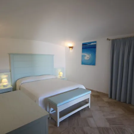 Nibaru Otel Capriccioli (Sardinia)