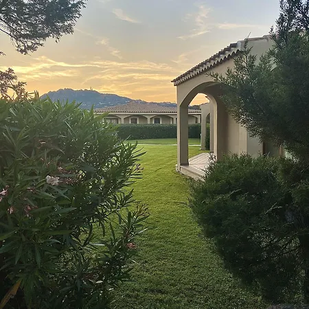 Отель Nibaru Capriccioli (Sardinia)